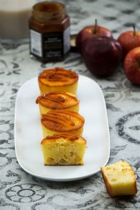 Moelleux au lait ribot et aux pommes sauce au caramel au beurre salé