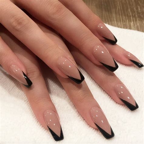 kylie jenner just posted some short nail art inspo on instagram classic nails best acrylic