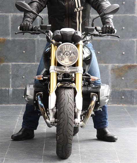 They mostly work with older motorcycles—but dubbed 'bavara' (spanish for 'bavarian'), the r9t was finished off in a chic matte grey scheme, with traditional bmw motorsport stripes. BMW 9T | Bmw motorcycles, Custom bikes, Bmw
