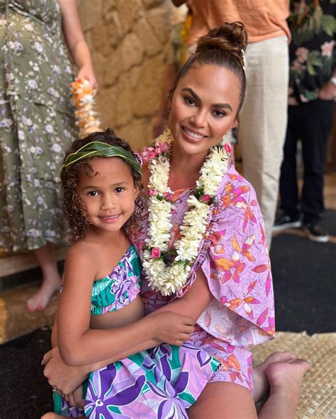 Chrissy Teigen Poses With Daughter Luna In Sweet Photo From Hawaiian