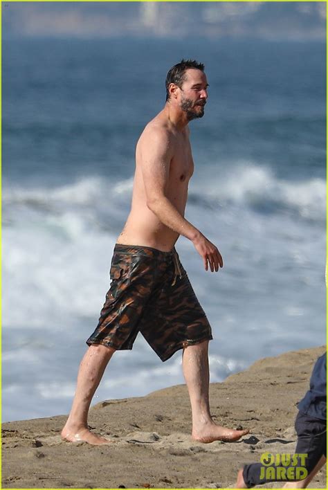 Keanu Reeves Looks Fit Shirtless At The Beach In Malibu Photo 4514882