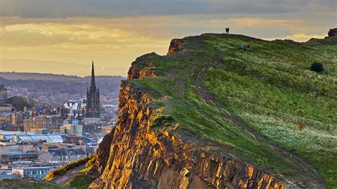 Salisbury Crags In Holyrood Park Edinburgh Scotland Bing™ Wallpaper