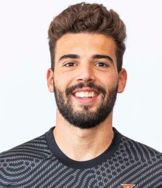 Born in celeirós, aveleda e vimieiro, braga district, maximiano joined sporting cp's youth system at the age of 13, from s.c. FPF > Jogadores > Jogador