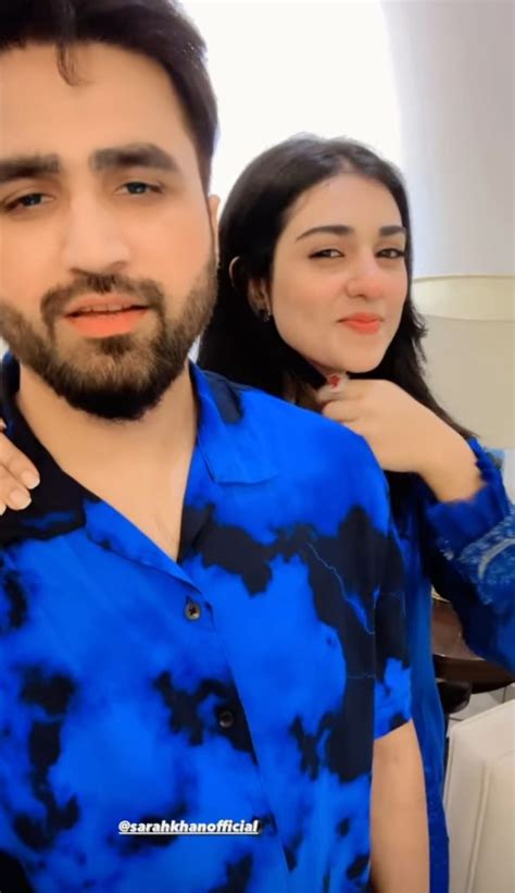 Sarah Khan Share Current Pictures With Her Daughter And Husband