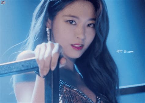 Visual Battle Aoa Seolhyun Vs Tinashe Allkpop Forums