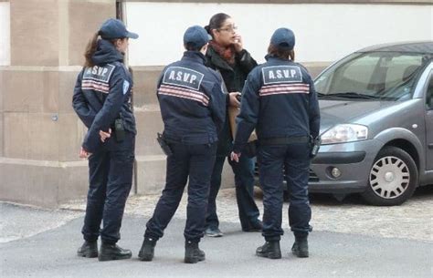 L'agent de sécurité télésurveillance, ou agent de sécurité vidéo, assure un travail de surveillance indispensable dans les établissements recevant du public dont l'activité exclusive est la vente, en vue d'éviter les vols et les actes de malveillance. Devenir ASVP 2021 : Agent de Surveillance de la Voie Publique