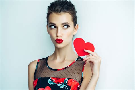 5 Sexy Valentine S Day Dresses To Get You In The Mood Friday Finds