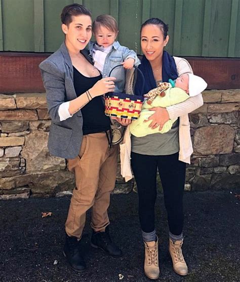 Lesbian Couples Side By Side Pregnancy Photos Go Viral Inspire Others