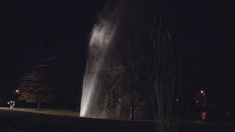 Water Main Break Sends Water Shooting Into The Air In Lyndon Wdrb 41 Louisville News