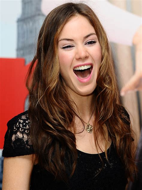 She completed a ba degree in politics at the university of london before being cast, from an open casting, for the popular. Betoven: Η κουκλάρα Roxanne Mckee έπαιξε το παιχνίδι του ...