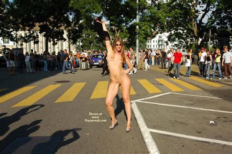 Nude On Public Street September 2005 Voyeur Web Hall Of Fame