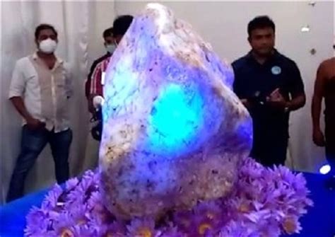 Worlds Largest Sapphire Cluster Unearthed In Sl Enters Guinness Book