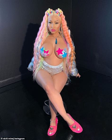 Nicki Minaj Shares An Image Of Her Baby Bump While In A String Bikini And High Heels S WIKI