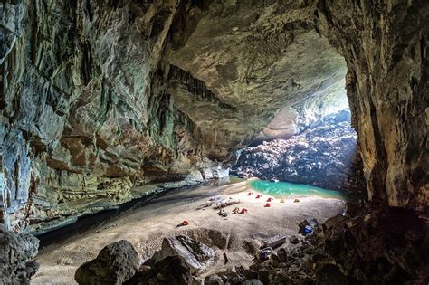 Paradise Cave In Vietnam Was Once Considered The Largest Cave In The Images