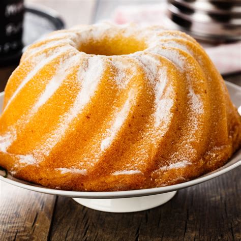 Du kannst dem kuchen einen schönen schokoüberzug verpassen oder du glasierst ihn mit einem. Eierlikör-Gugelhupf - Mazola