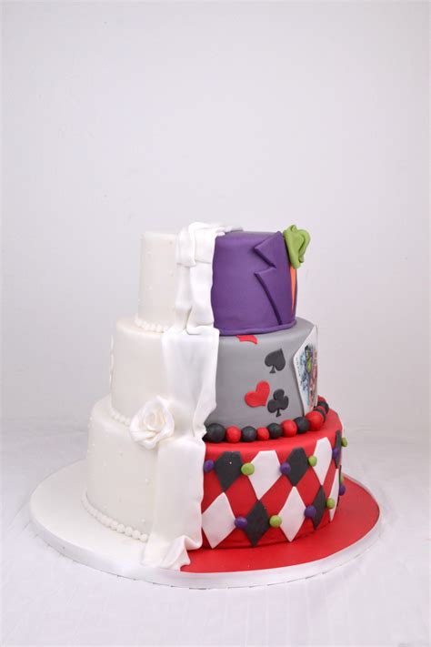 Hochzeitstorte Weiss Joker Harlequin Wedding Cake Cool Wedding Cakes