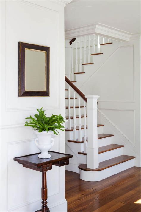 Bannister Colonial Style Homes Wooden Stairs Classic Staircase