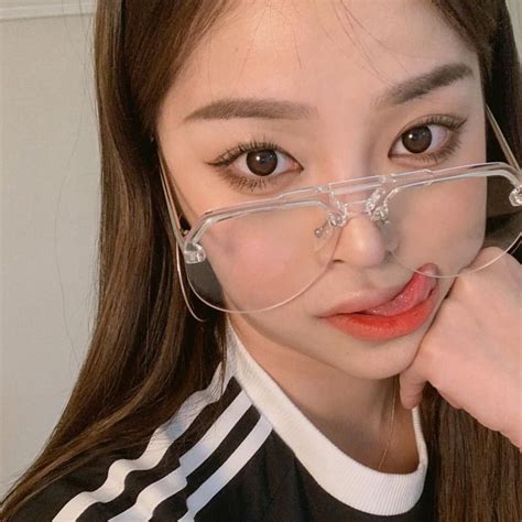 강경민 On Instagram “안 경 민” In 2020 Ulzzang Glasses Glasses Everyday Makeup