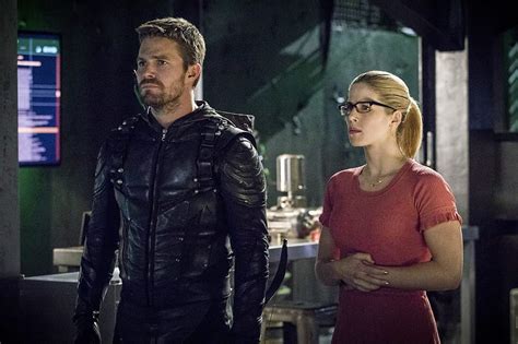Oliver Queen And Felicity Smoak In Season Arrow Tv Shows Felicity