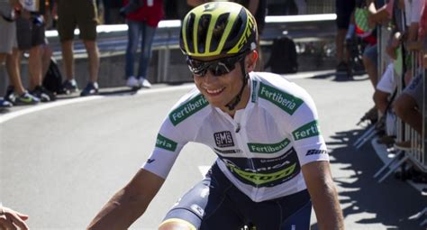 From wikimedia commons, the free media repository. Esteban Chaves escala a la tercera casilla en La Vuelta a ...