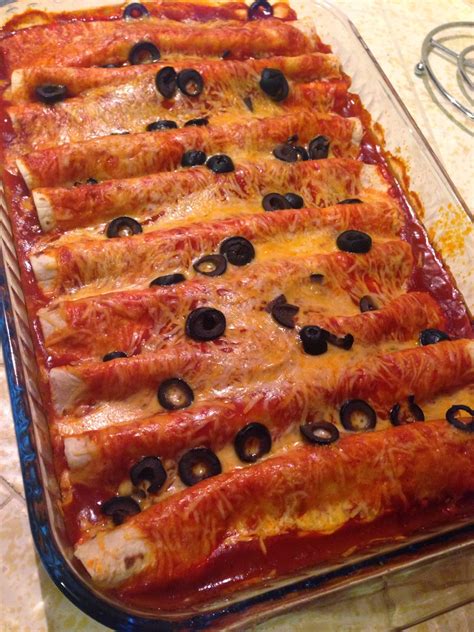 Easy healthy ground beef enchilada casserole, family friendly mexican dinner, low calorie, weight watchers smartpoints blue, green purple. Easy Beef Enchiladas | Cooking is Crazy