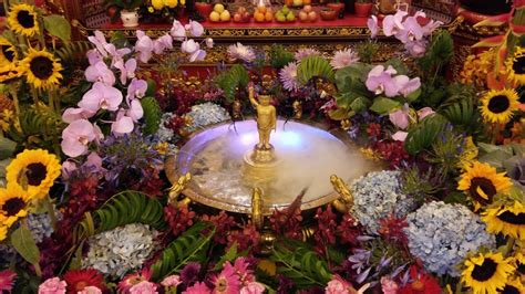 Contact and general information about sau seng lum company. Beautiful floral arrangements at Buddhist temples