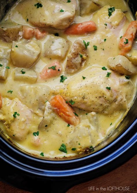 So first you cook the chicken mixture, and then for the last hour you cook the biscuits. Slow Cooker Chicken Recipes for Busy Families - landeelu.com