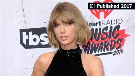 Taylor Swifts Mother Confronts Man She Says Groped The Star The New
