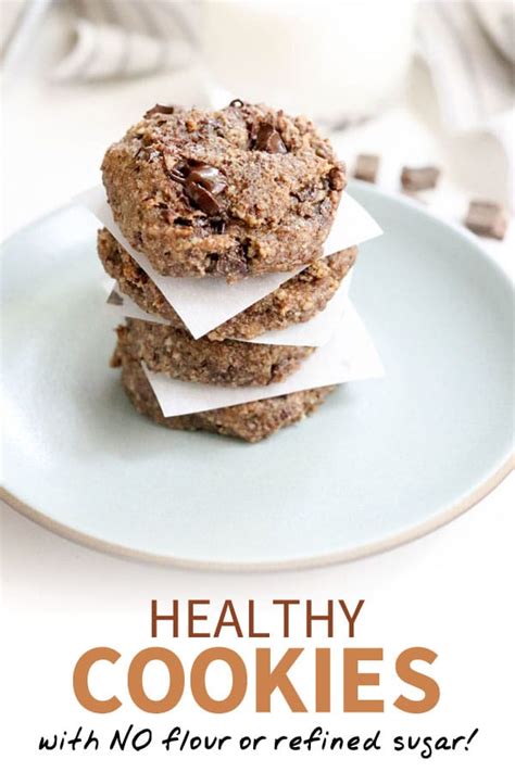 These vegan oatmeal cookies are bursting with chocolate chips, rolled oats, and naturally sweetened with brown sugar. Healthy Cookies (that my kids love!) | Detoxinista