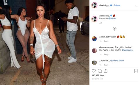 Bothered Alexis Skyy S Sexy Strut Derails After Fans Notice What S Behind Her