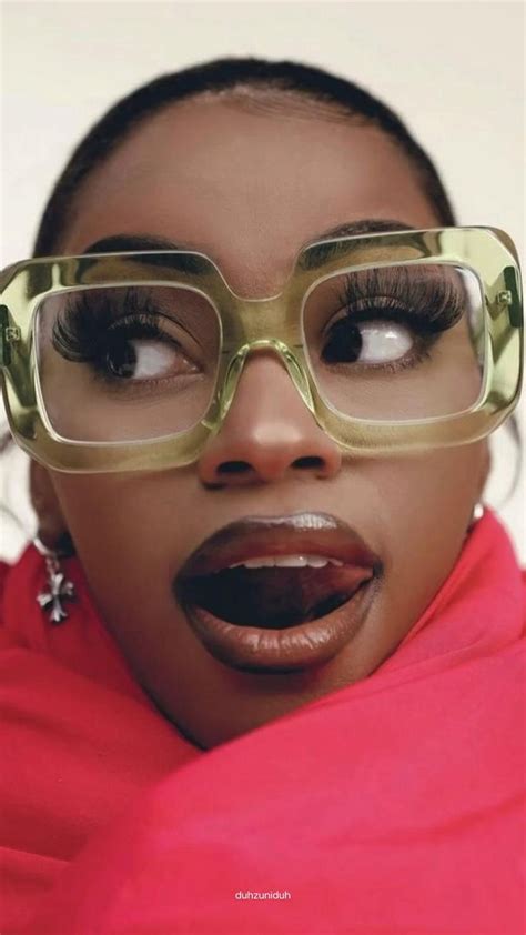 Gorgeous Black Woman 🤎😌 Baddiez Fashion Eye Glasses Stylish