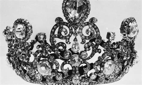 Tiara Mania Queen Wilhelmina Of The Netherlandss Stuart Diamond Tiara