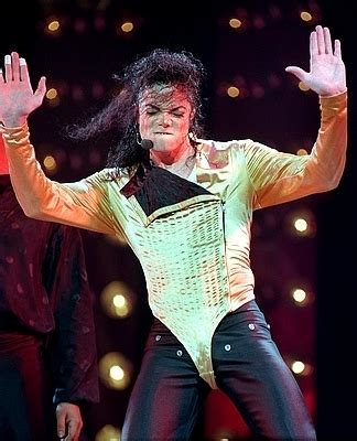 Michael Jackson Wearing A Burberry Scarf Michael Jackson Photo