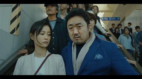 It is a celebration of all the good things in human beings and the importance of human lives. TRÁILER - TRAIN TO BUSAN - YouTube