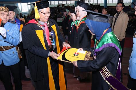 Upi Wisuda 865 Orang Lulusan Fokus Jabar