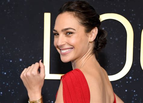 Gal Gadot Indulges In Parisian Treats In Chic Outfit Parade Entertainment Recipes Health