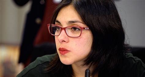 Karol aída cariola oliva (born april 1, 1987) is a chilean midwife, and former president of the federación de estudiantes de la universidad de concepción (university of concepción student federation) for 2010. Karol Cariola: "Esto no es una dictadura, señor Piñera ...
