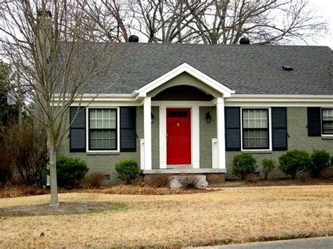 While painting your trim something other than black or white can seem extreme, a pale green or blue trim injects soft coloration to a room and ups its style factor. Pin on exterio
