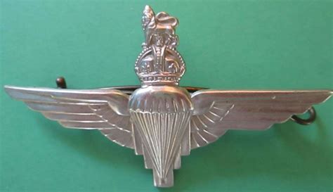 A Wwii Parachute Regt Cap Badge In Special Forces Badges