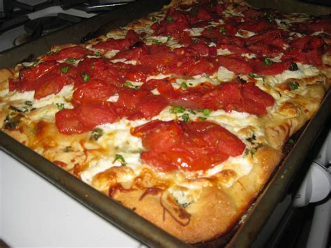 Guarda cosa ha scoperto margherita (margheritasssss) su pinterest, la raccolta di idee più grande del mondo. Cherry Tomato Pizza Margherita | Food for Thought