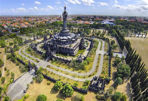Usut punya usut, mcdonald's pertama di indonesia yang telah buka. Monumen Bajra Shandi Indahnya Wisata Bersejarah di Bali - Bali