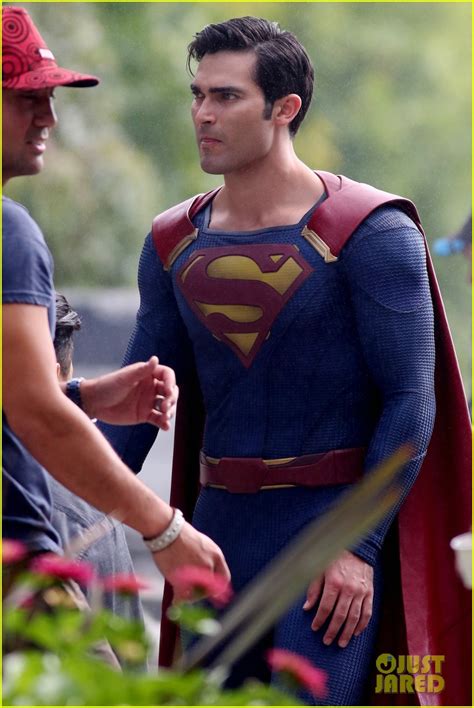 Tyler Hoechlin Films A Big Fight Scene In His Superman Suit Photo Photos Just