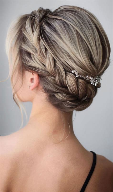 The Most Romantic Bridal Hairstyle To Get An Elegant Look