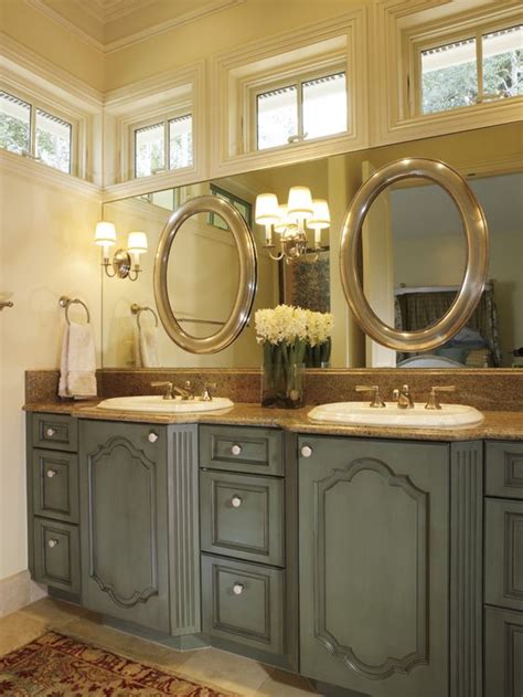 When i was approached about tips for a room makeover using just one extra piece to make them more comfortable and inviting, it is one of the first. Mirror on Mirror - love all the transom windows too ...