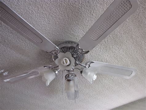 Whether you roll or spray the ceiling, it's important to prepare for occasional splatters. She's Crafty!: Can you spray paint ceiling fans?