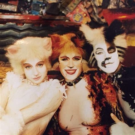 Victoria is the protagonist of the 2019 cats movie. Pin by Victoria The Ballerina Cat on Cats | Jellicle cats ...