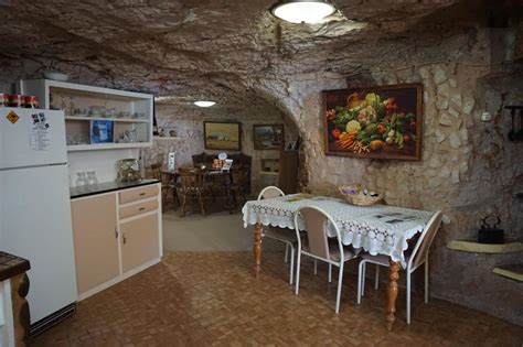 The Strange Underground Homes In The Middle Of The Australian Desert Cnet