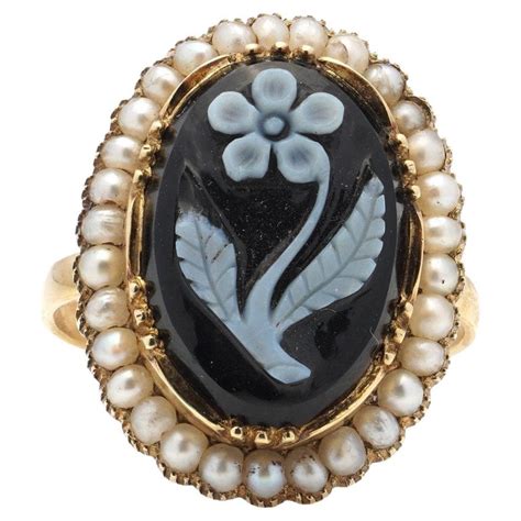 Antique Victorian 14kt Yellow Gold Ladies Ring With Onyx And Carved