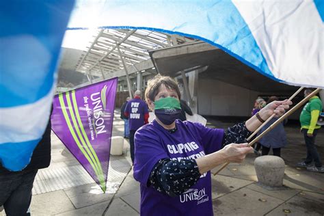Unison Consults Nhs Workers On Industrial Action Over 3 Pay Deal