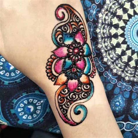 Einfache henna tattoos designs #tattoodesigns #designs #einfache #henna #tattoodesigns #tattoos. 30 Stylish Summer Henna Tattoo Designs 2020 - SheIdeas